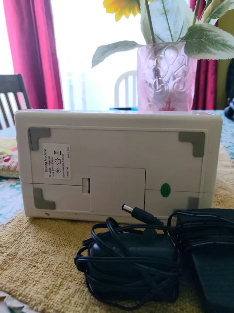 Máquina de coser portátil compacta - 4