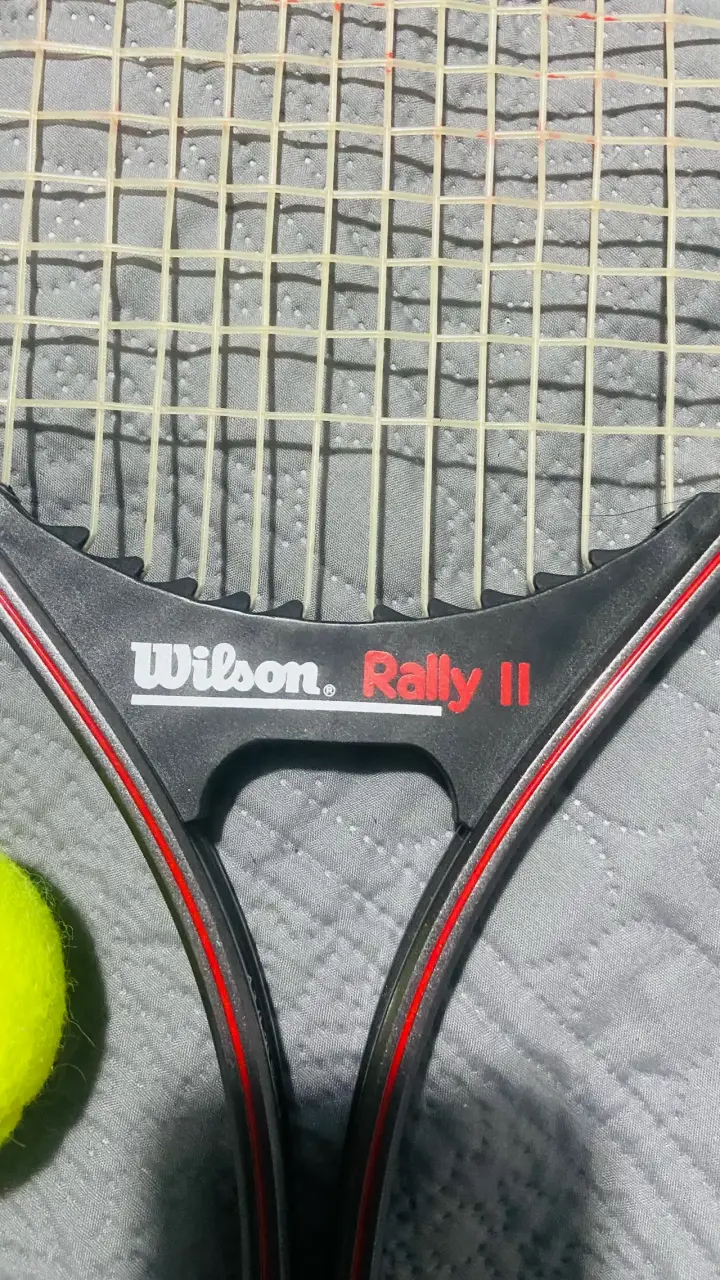 Raqueta de tenis Wilson Rally II con pelota - 2