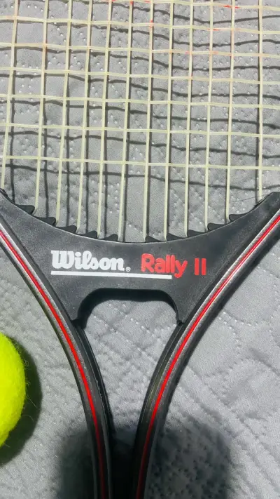 Raqueta de tenis Wilson Rally II con pelota - miniatura 2