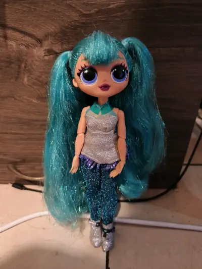Muñeca LOL Surprise con cabello azul - miniatura 1