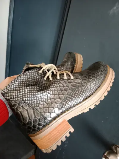 Botines de cuero con diseño de serpiente - miniatura 2