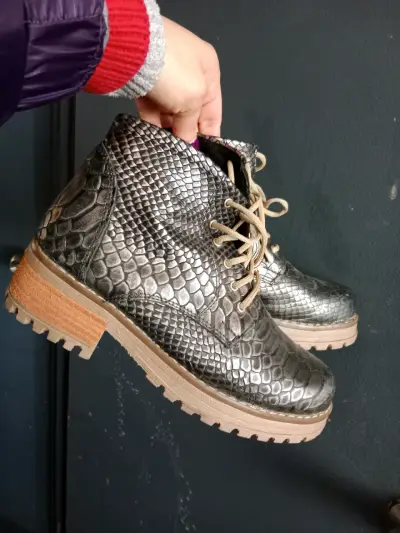 Botines de cuero con diseño de serpiente - miniatura 3