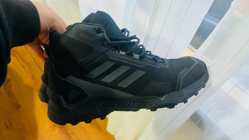 Zapatillas deportivas negras Adidas Rain.Roy