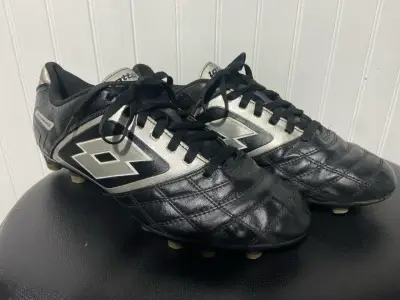Botines de fútbol Lotto negros y plateados - miniatura 2