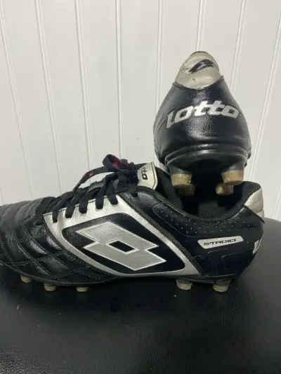 Botines de fútbol Lotto negros y plateados - miniatura 4
