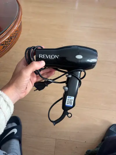 Secador de pelo Revlon negro compacto - miniatura 1