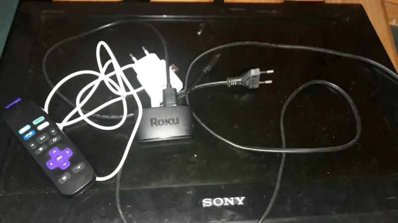 Televisor Sony Bravia con Roku y control remoto - 7