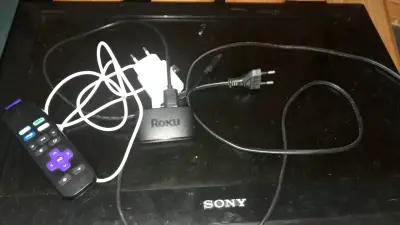 Televisor Sony Bravia con Roku y control remoto - miniatura 7