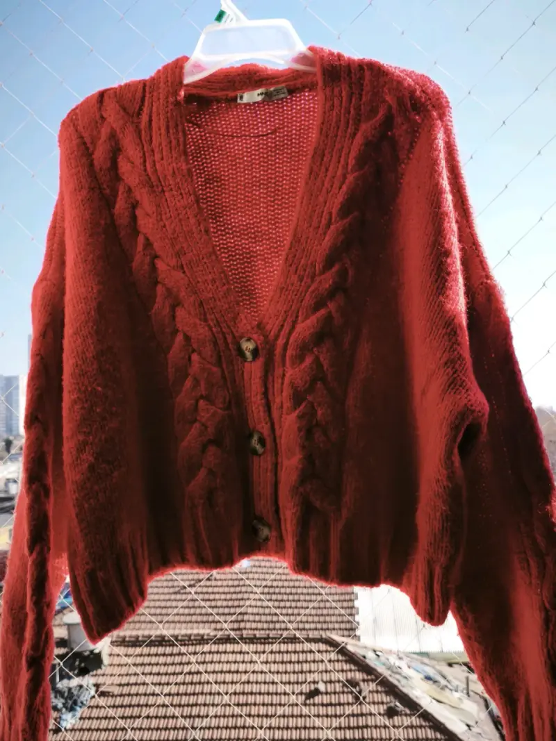 Cárdigan rojo de lana con botones - 1