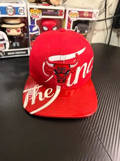 Gorra roja Chicago Bulls edición especial - miniatura 1