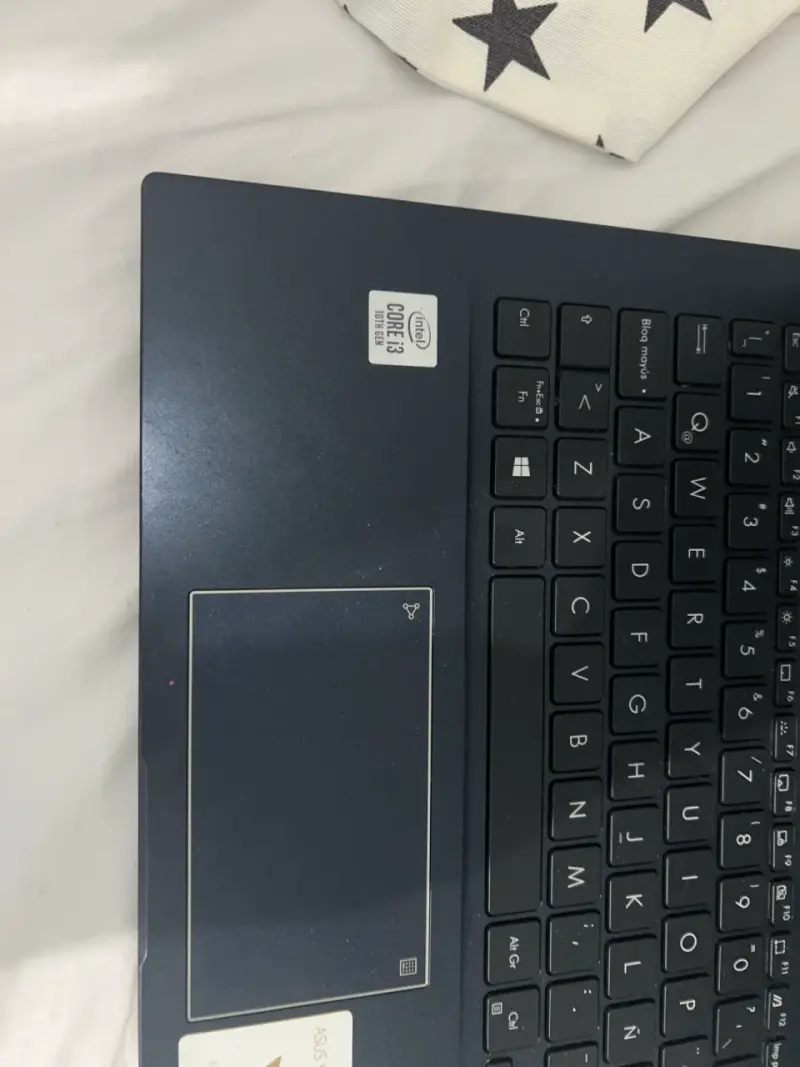 Laptop ASUS VivoBook en buen estado - 4