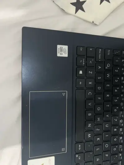 Laptop ASUS VivoBook en buen estado - miniatura 4