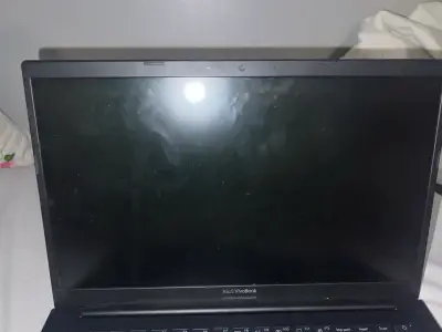 Laptop ASUS VivoBook en buen estado - miniatura 6
