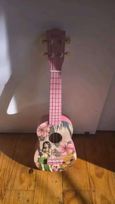 Ukulele IRIN rosa con diseño floral - miniatura 1