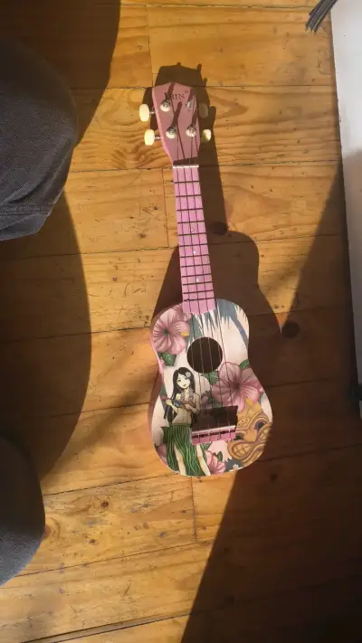 Ukulele IRIN rosa con diseño floral - miniatura 2