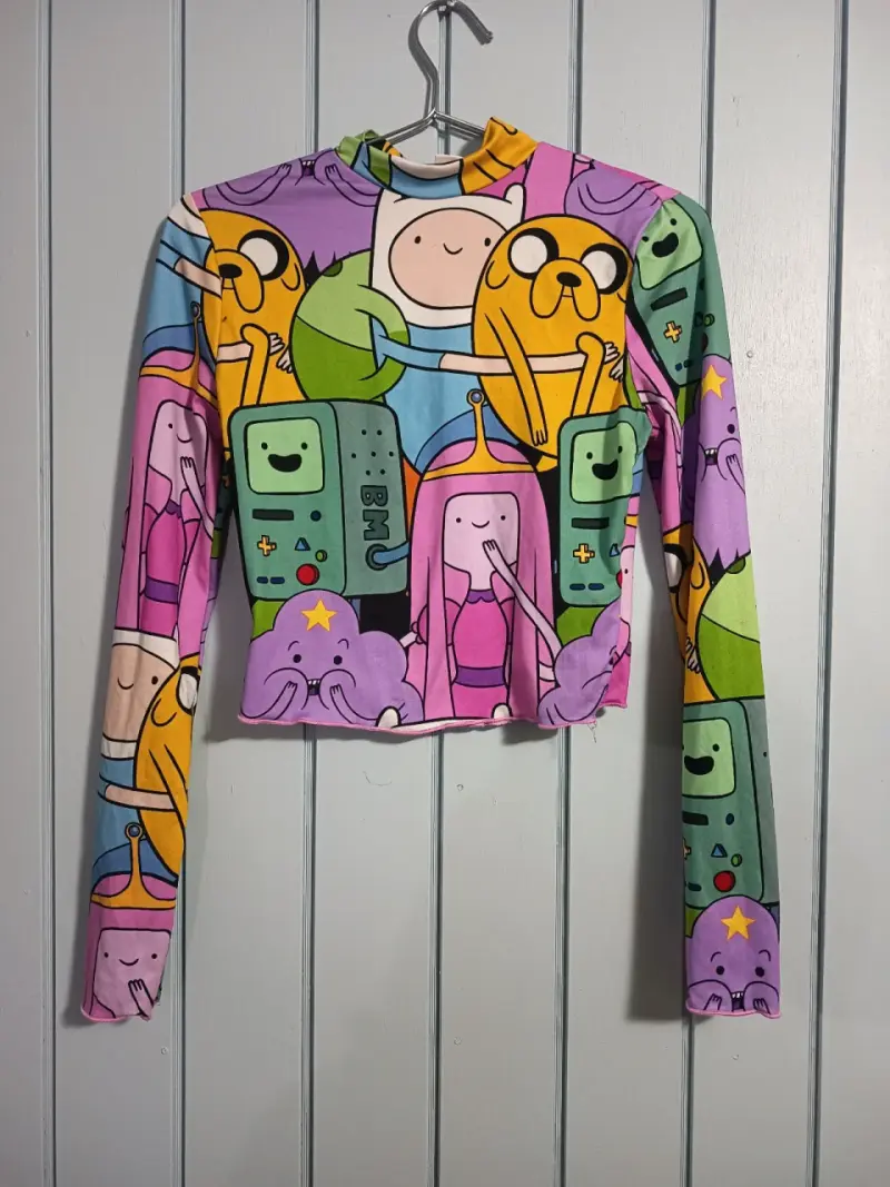 Polera manga larga Adventure Time estampada