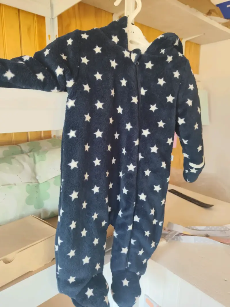Pijama enterito de polar con estrellas