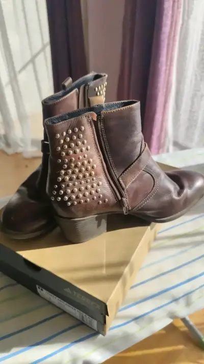 Botines de cuero marrón con tachas - miniatura 2