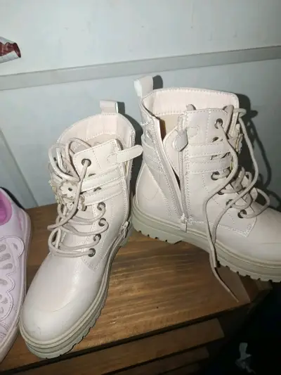 Botas beige con diseño floral para niña - miniatura 4