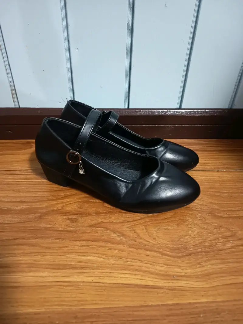 Zapatos negros de cuero con hebilla - 1