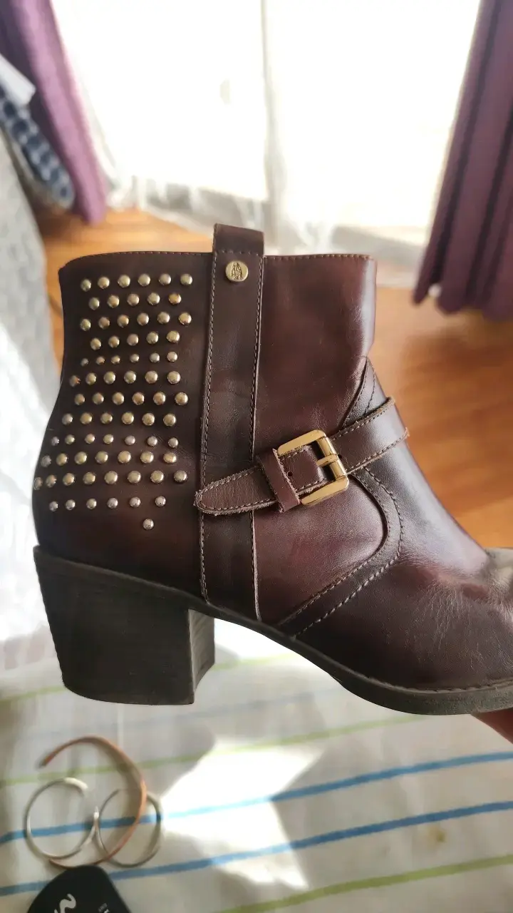 Botines de cuero marrón con tachas - 5