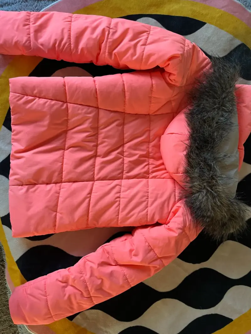 Chaqueta Columbia rosada con capucha de piel - 2