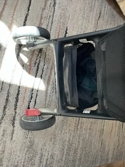 Coche de bebé Larktale negro compacto - miniatura 4