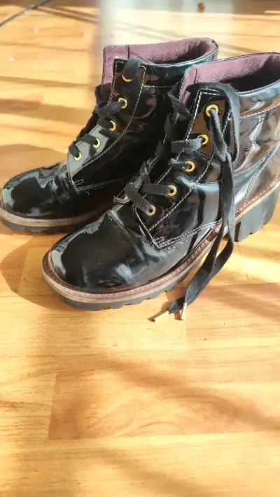 Botines de cuero negro de charol - miniatura 1