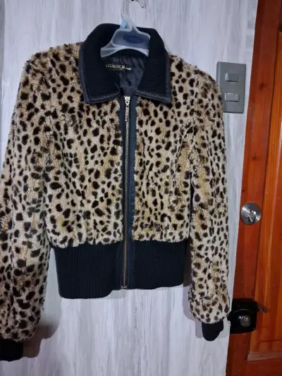 Chaqueta Guess de piel sintética con estampado animal - miniatura 1