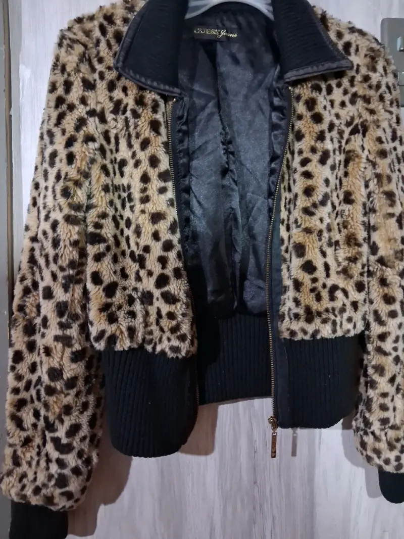 Chaqueta Guess de piel sintética con estampado animal - 3
