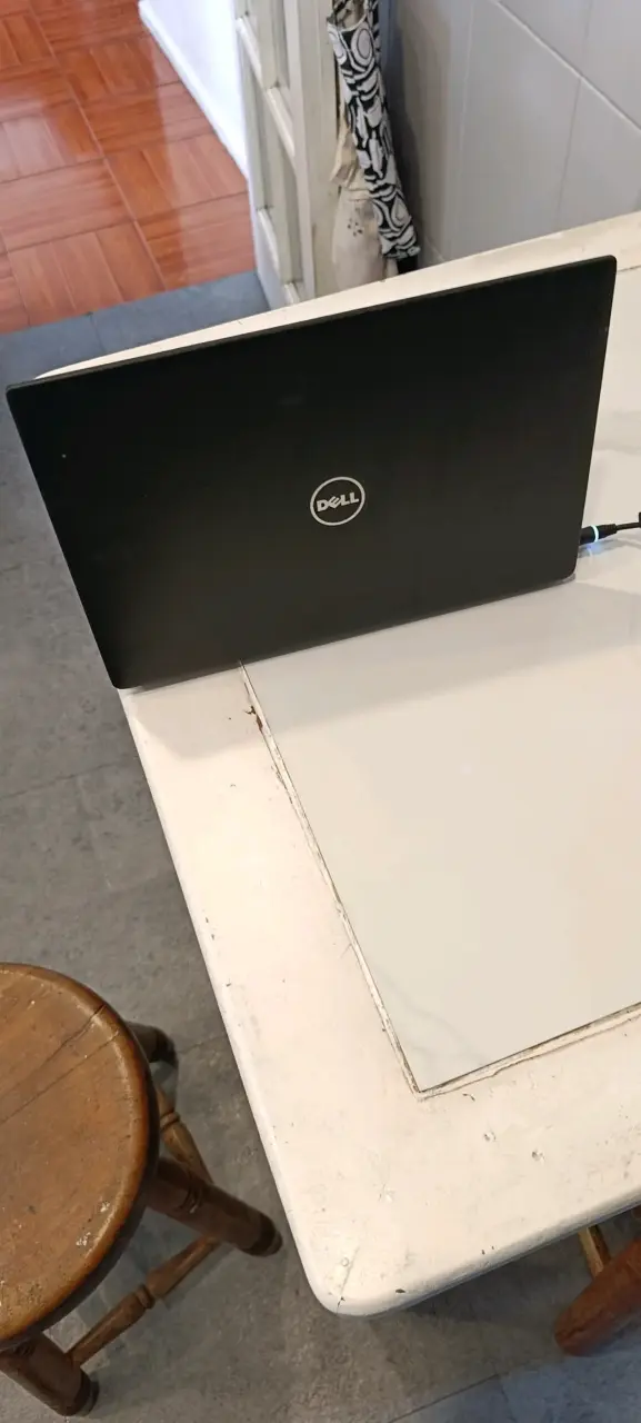 Laptop Dell en buen estado - 3