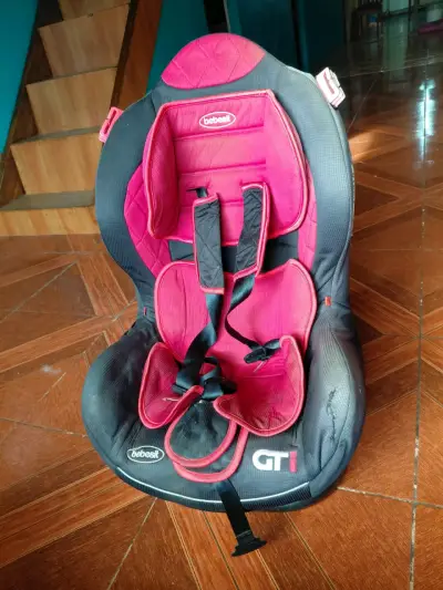 Silla de auto Bebesit GTI roja y negra - miniatura 1