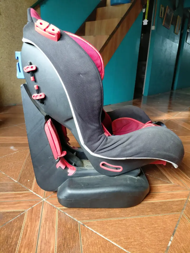 Silla de auto Bebesit GTI roja y negra - 2