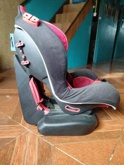 Silla de auto Bebesit GTI roja y negra - miniatura 2