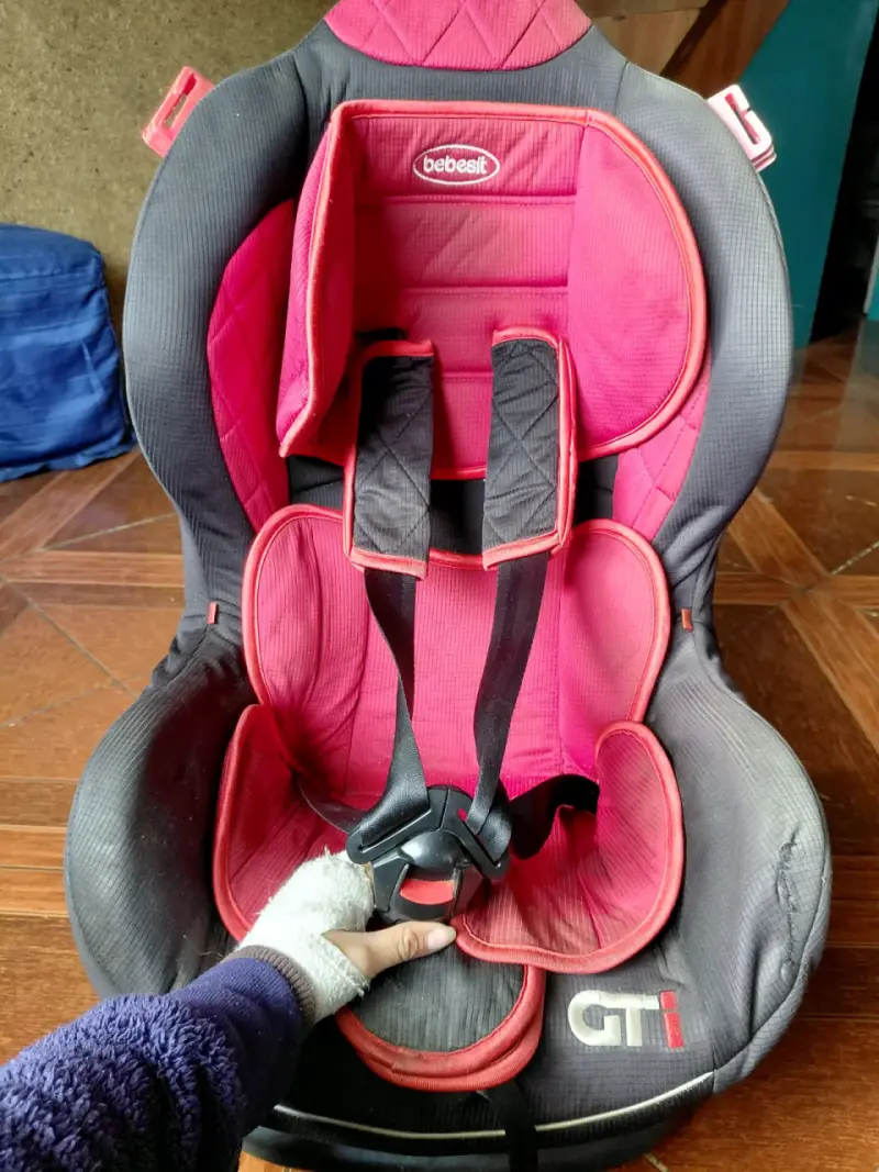 Silla de auto Bebesit GTI roja y negra - 3