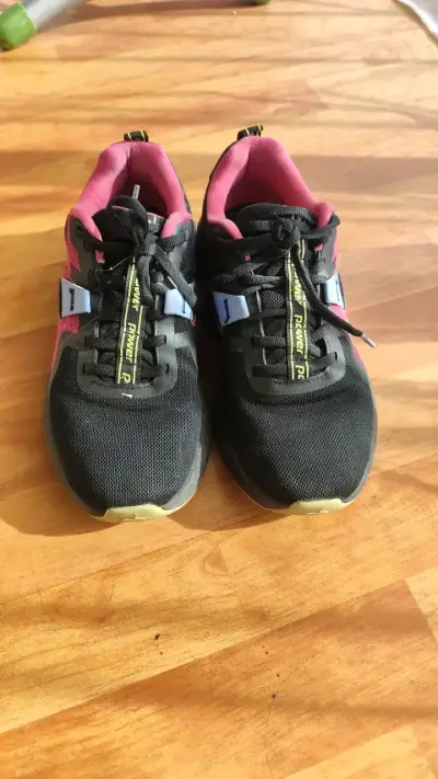 Zapatillas deportivas negras y rosadas para mujer - miniatura 2