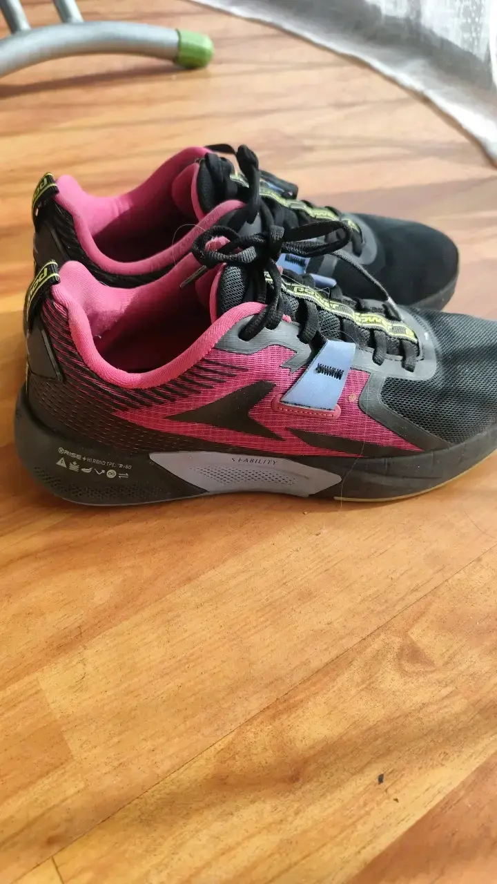 Zapatillas deportivas negras y rosadas para mujer - 3