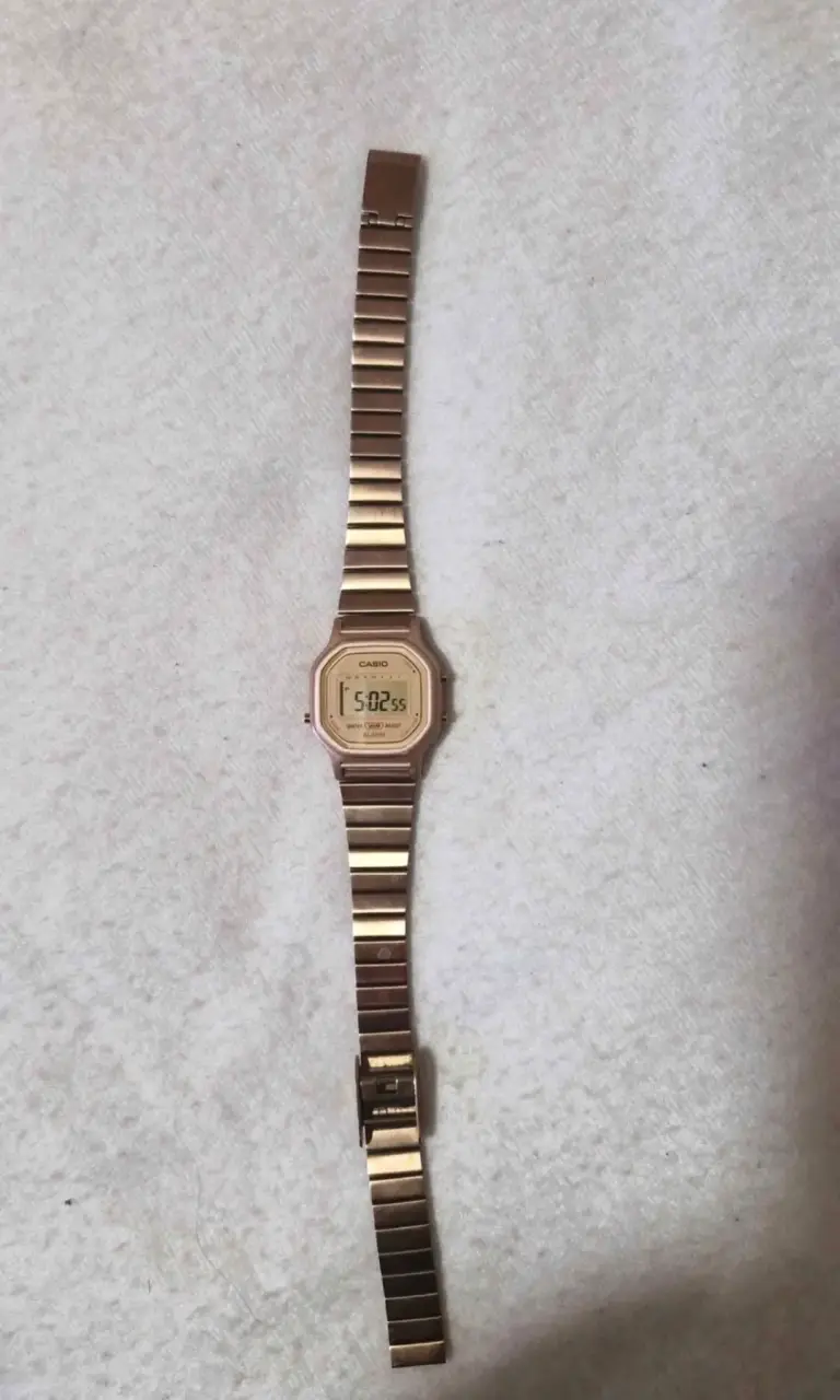Reloj digital Casio clásico rosado