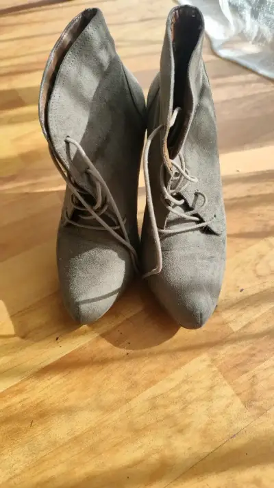 Botines de gamuza gris con cordones - miniatura 1
