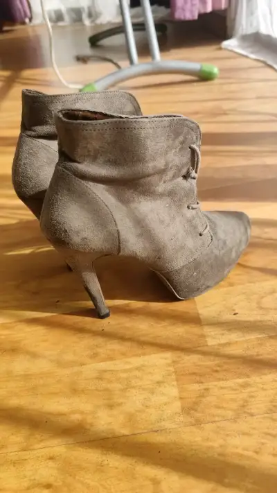 Botines de gamuza gris con cordones - miniatura 3