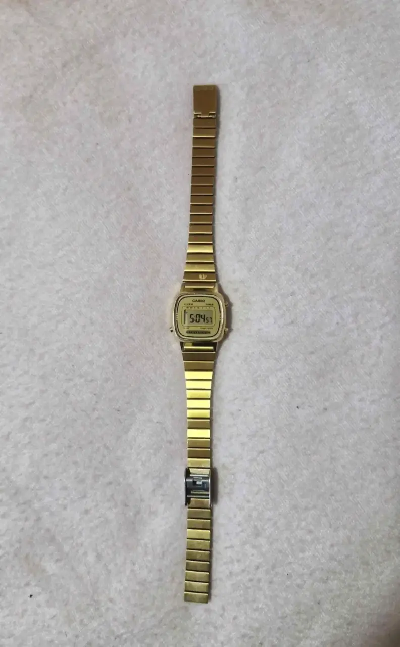 Reloj digital Casio dorado vintage