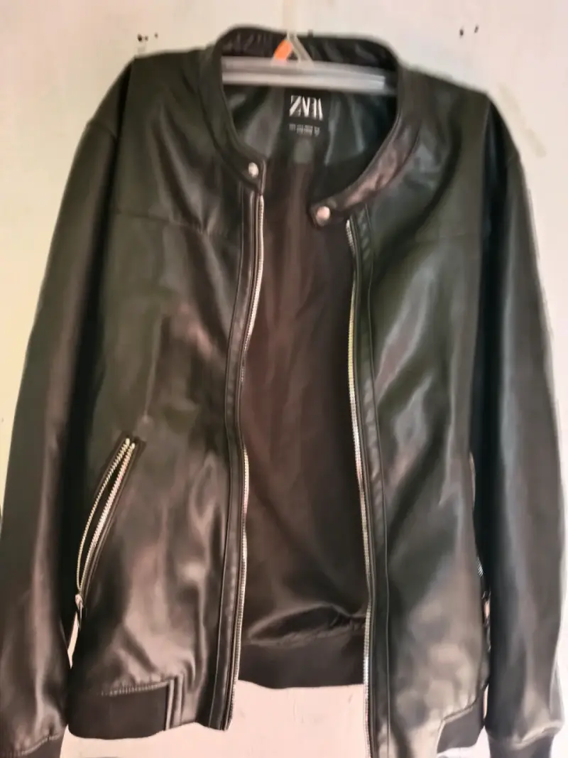 Chaqueta de cuero negra Zara con cierre - 1