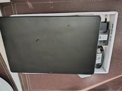 Tablet Lenovo Tab M10 con funda folio - miniatura 3