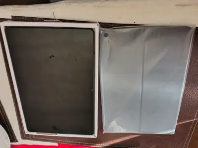 Tablet Lenovo Tab M10 con funda folio - miniatura 4