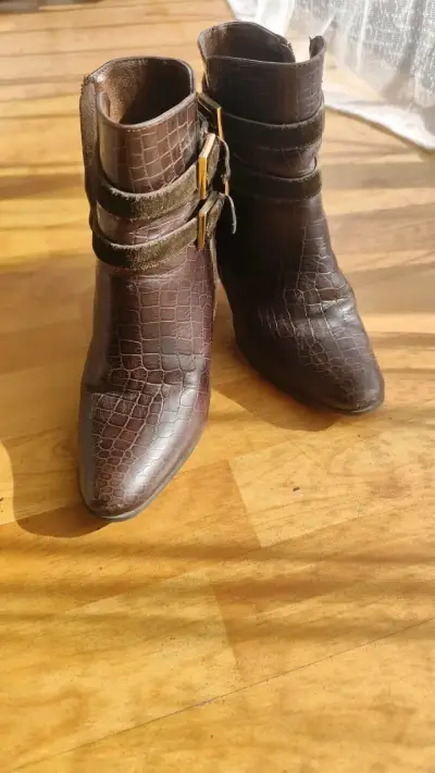 Botines de cuero marrón con hebillas - miniatura 1