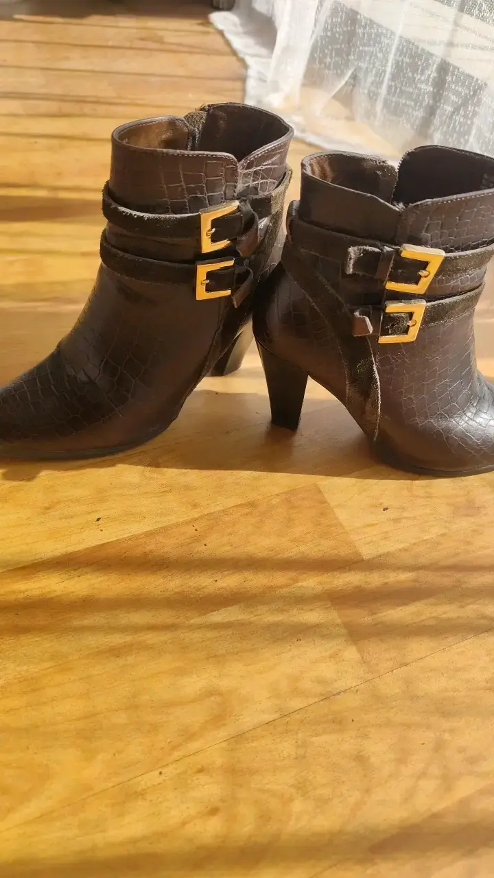 Botines de cuero marrón con hebillas - 2