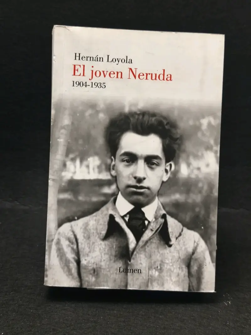 Libro 'El joven Neruda' de Hernán Loyola - 1