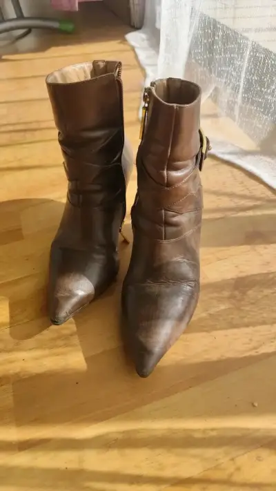 Botines de cuero marrón con tacón - miniatura 2