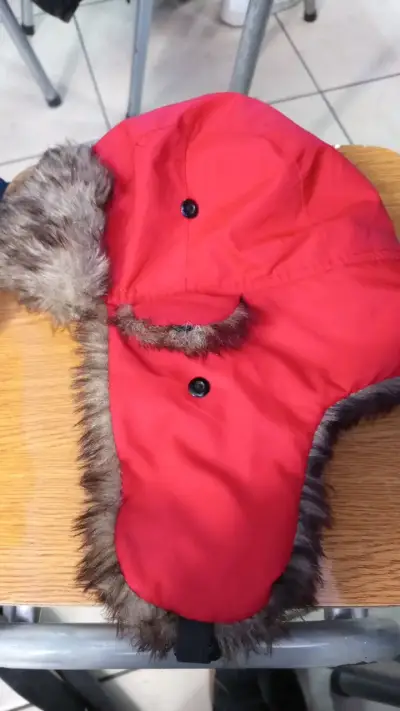 Gorro aviador rojo con forro de piel sintética - miniatura 1