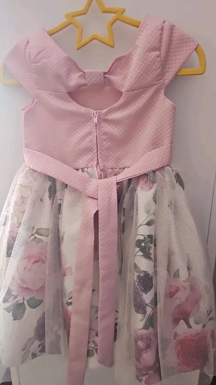 Vestido infantil rosa con estampado floral - 2